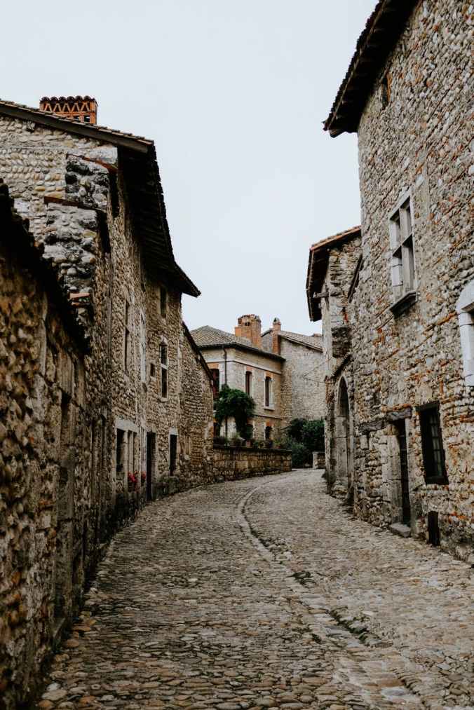 houses made of sones along a narrow cobblestone street